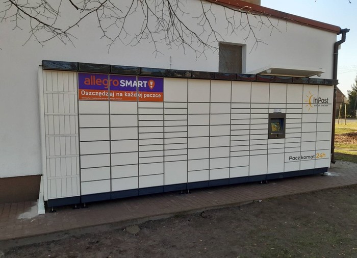 Поштомат OBOX01M przy sklepie