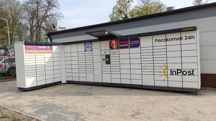 Поштомат OBS01N Boczna ściana sklepu