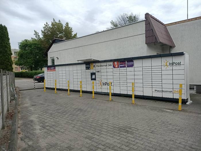 Paczkomat OBW02M Przy wejściu do apteki Panaceum