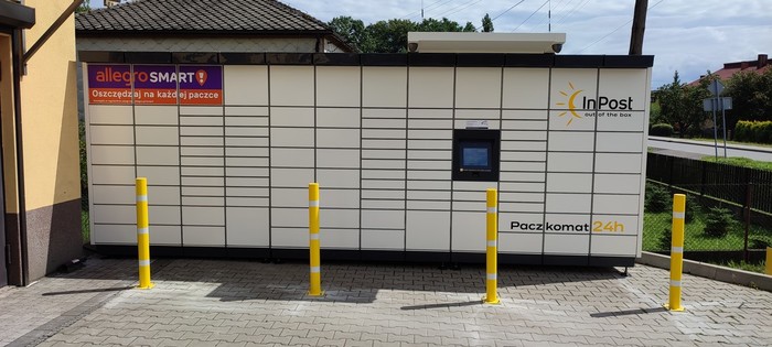 Parcel Locker OEK04M Przy sklepie spożywczym