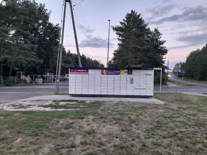 Parcel Locker OIO01N na parkingu