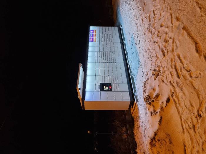 Paczkomat OKW02M przy drodze
