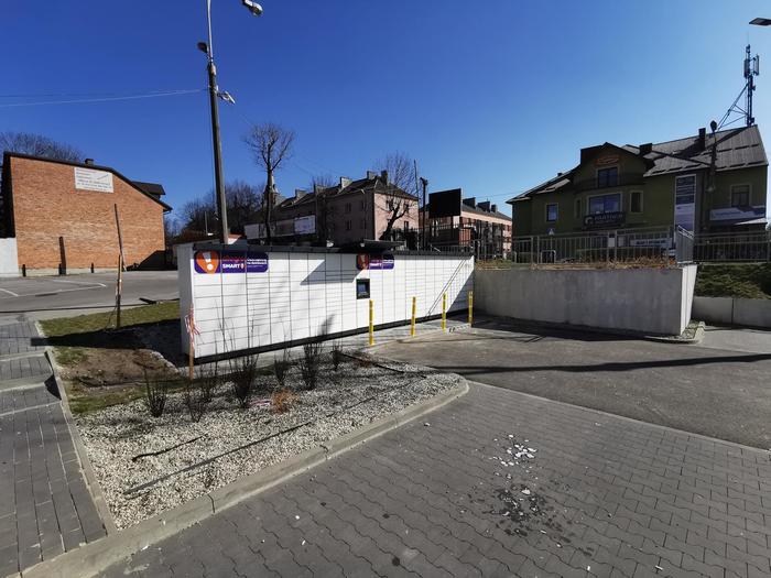 Paczkomat OLK08M Za budynkiem Lidl