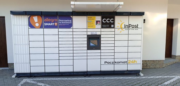 Paczkomat OLK17M Przy Ścianie Budynku