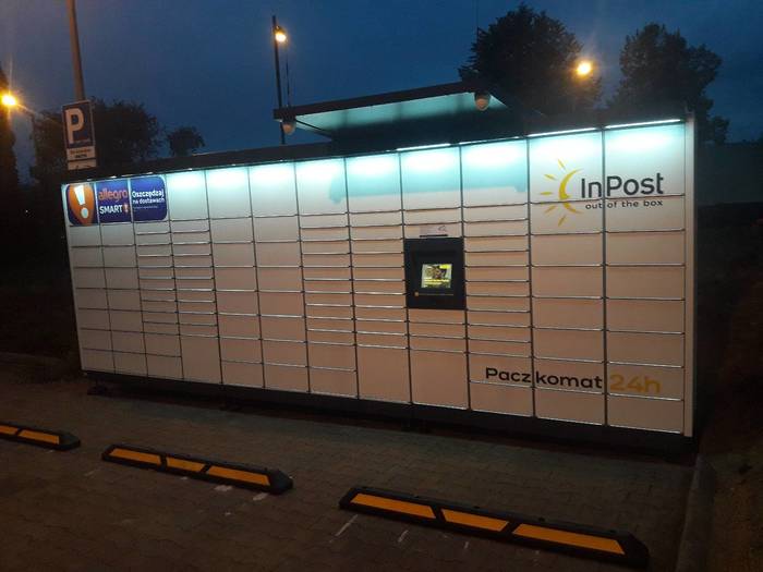 Paczkomat OLO03M Na parkingu Netto