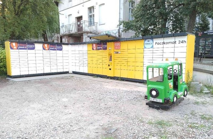 Paczkomat OLS16A Paczkomat na parkingu strzeżonym wjazd od ul.Ratuszowej