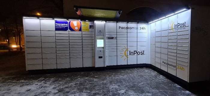 Paczkomat OLS21A przy sklepie medycznym