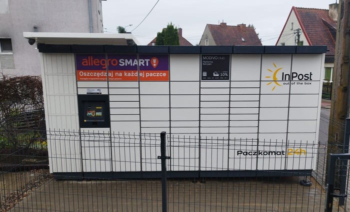Paczkomat OLS73M przy szkole