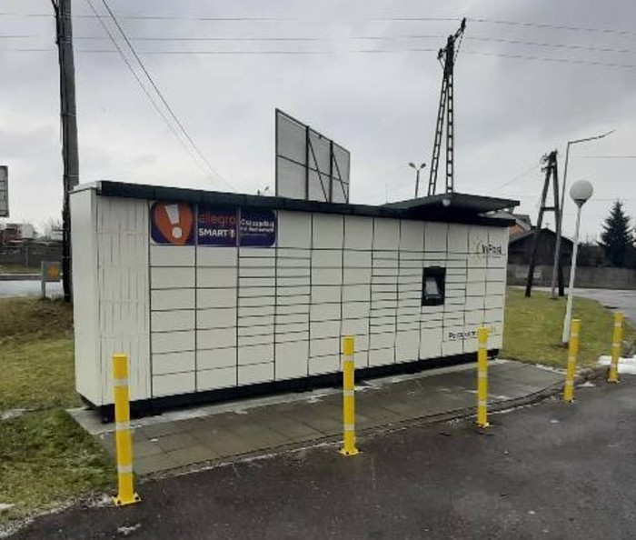 Paczkomat OPC04M Na parkingu stacji Lotos