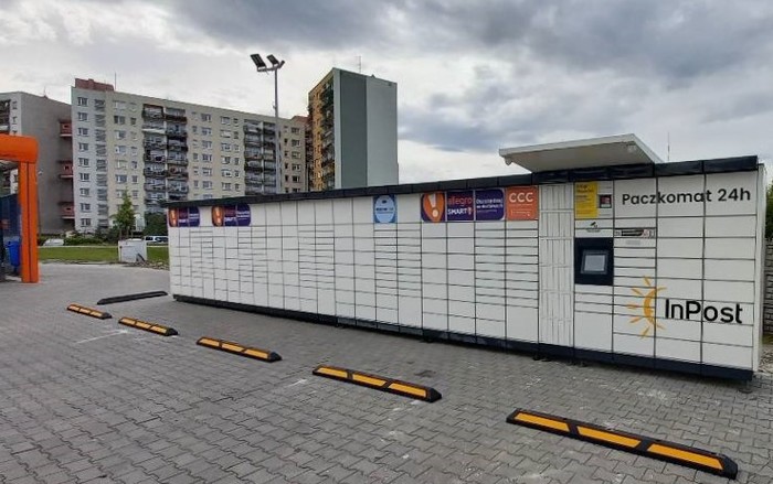 Paczkomat OPO01M Na terenie myjni samoobsługowej