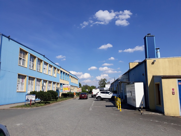 Paczkomat OPO09N Przy Centrum Dekoracji Wnętrz i Fasad Lakma