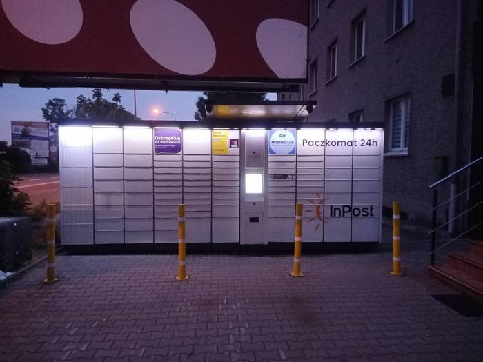 Paczkomat OPO13A Na parkingu, wjazd od ul. Kępskiej