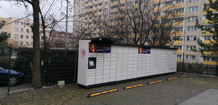 Paczkomat OPO16M Na parkingu Hotelu Best Western