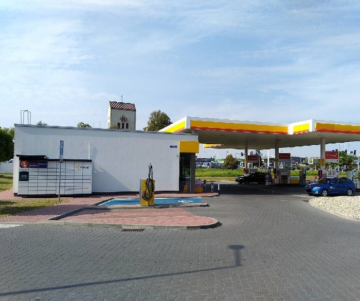 Paczkomat OPO18M Przy stacji Shell