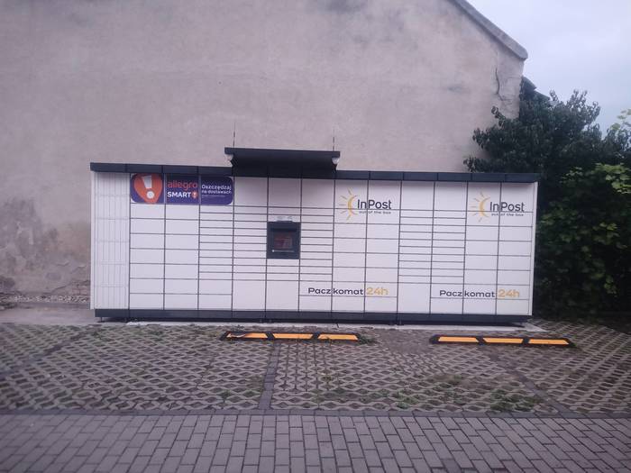 Paczkomat OPO37M Za sklepem Tomi Markt