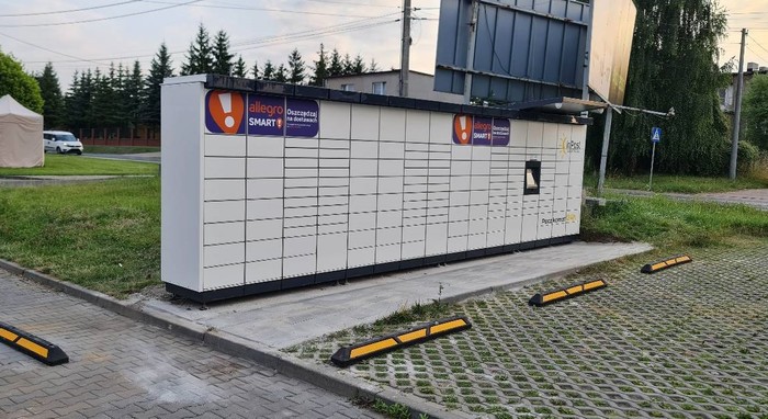 Paczkomat ORH01M Parking Sklepu Carrefour