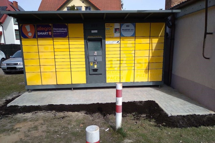 Paczkomat ORM01G Za sklepem spożywczym