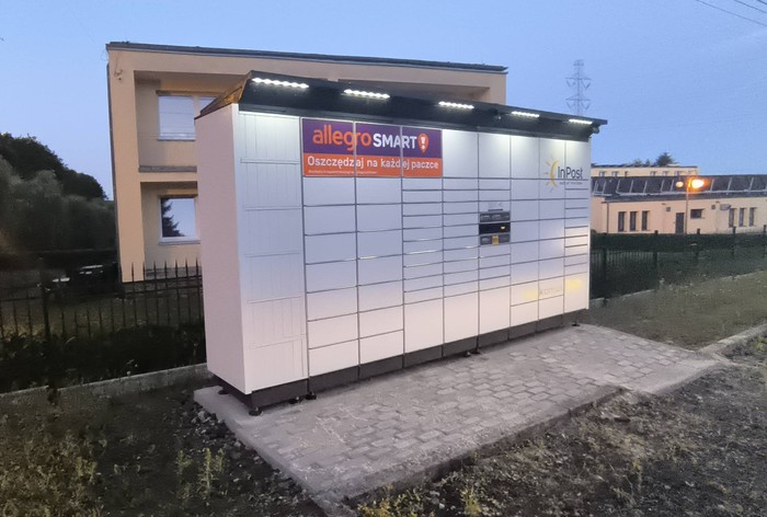 Paczkomat ORZ07BAPP na parkingu Domu Pomocy Społecznej