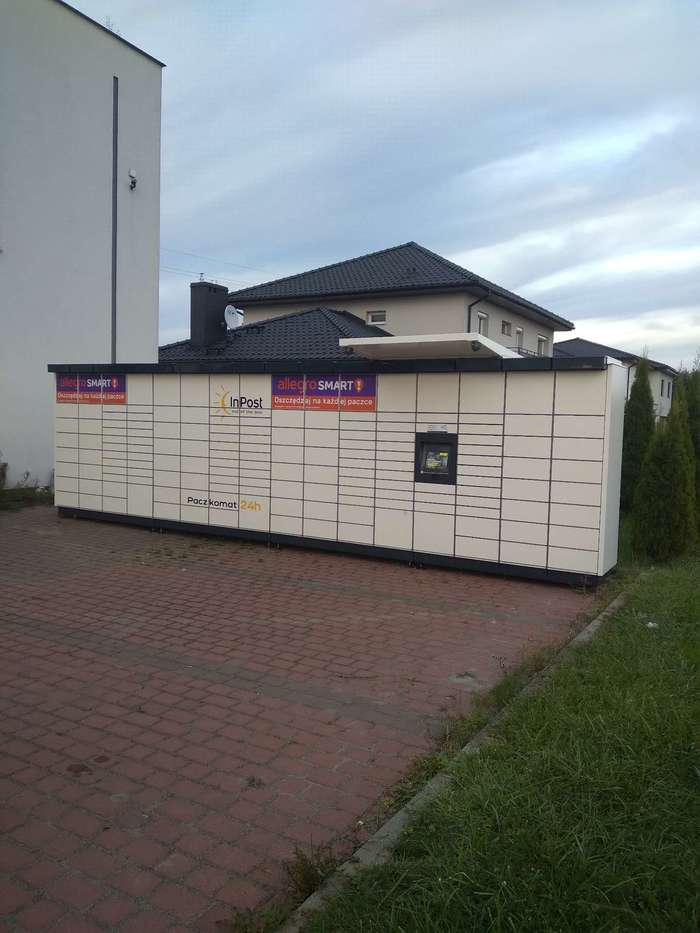 Parcel Locker OSI03M Na parkingu