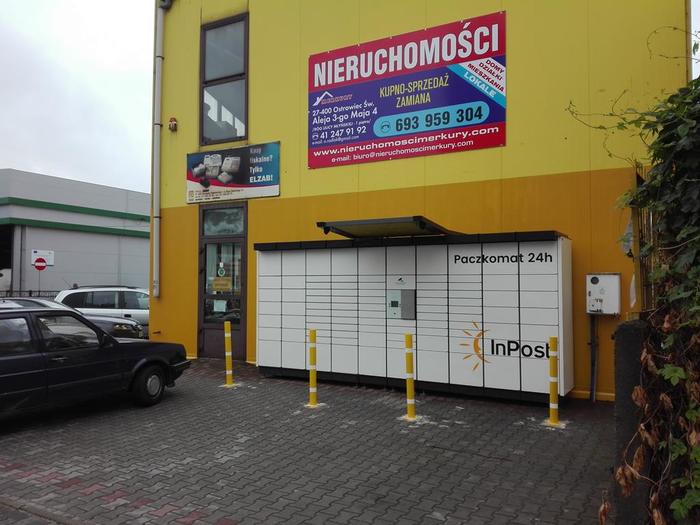 Paczkomat OSS01N Przy sklepie meblowym Express