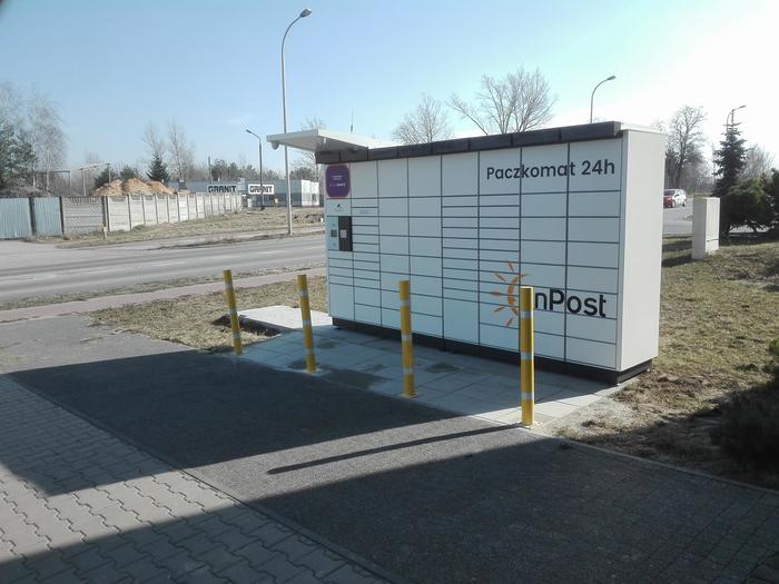 Paczkomat OSS02N Przy wejściu do budynku Inbud
