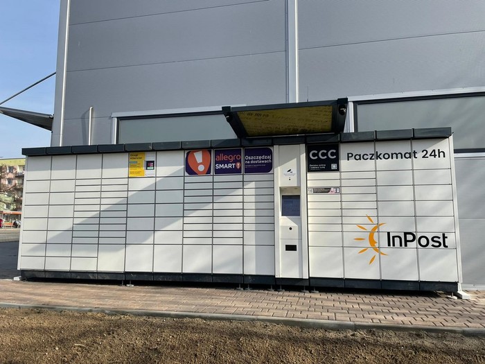 Paczkomat OSS05A przy sklepie Top Market