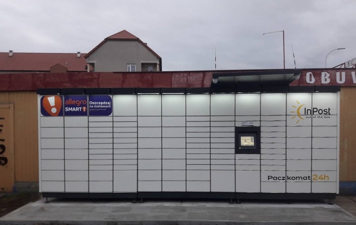 Parcel Locker OSS07M Pawilon obok parkingu strzeżonego