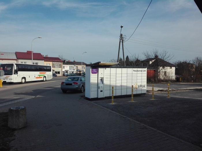 Paczkomat OSS09A Na parkingu przy sklepie Delikatesy Miś
