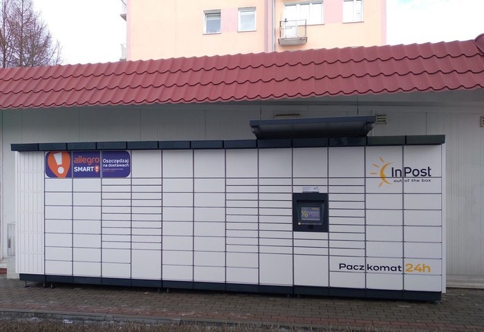 Parcel Locker OST07M przy sklepie spożywczym