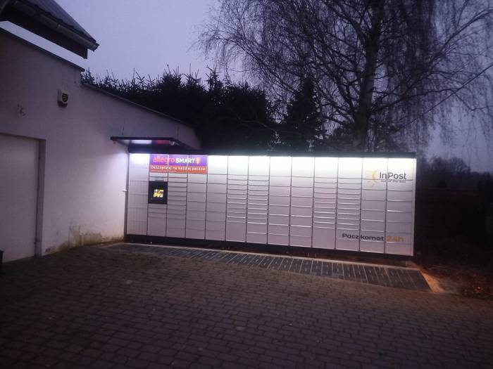 Paczkomat OST10M przy sklepie Żabka