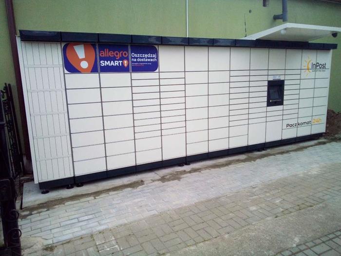 Paczkomat OSV01M przy cukierni Kropek