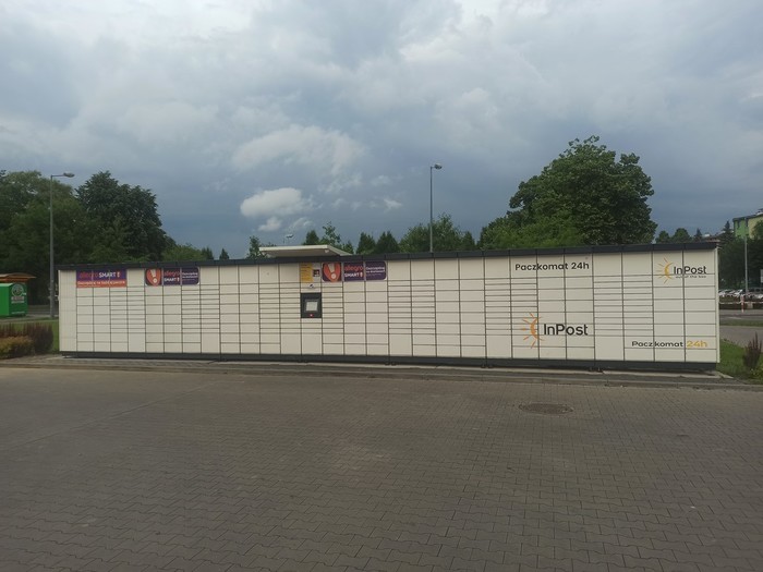 Paczkomat OSW03M Przed sklepem Lidl