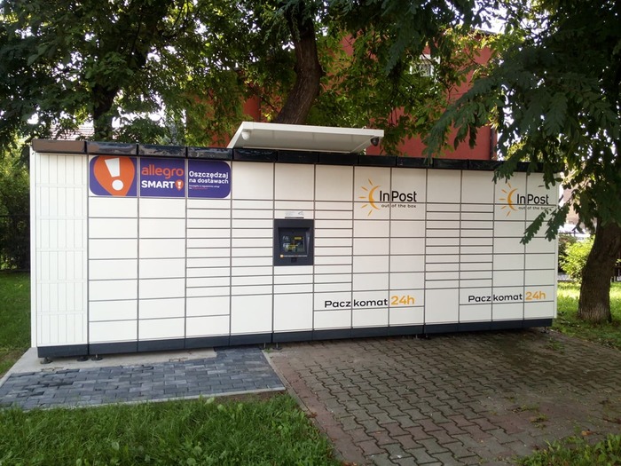 Поштомат OSW12M Przy budynku mieszkalym nr 41