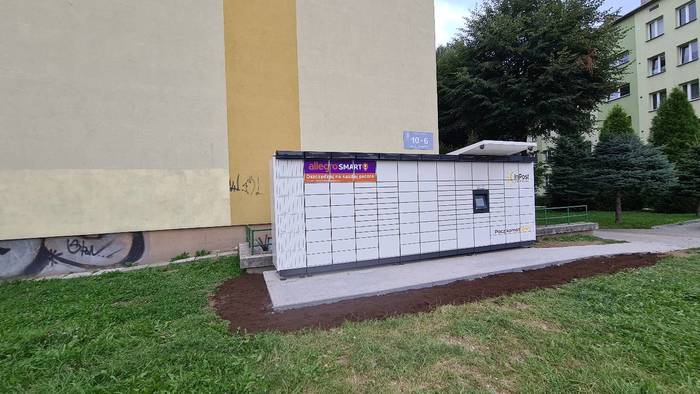 Paczkomat OSW19M Przy budynku mieszkalym nr 10-6