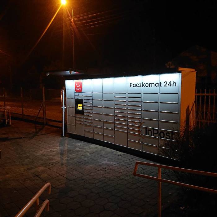 Paczkomat OTW04M parking przy stacji benzynowej