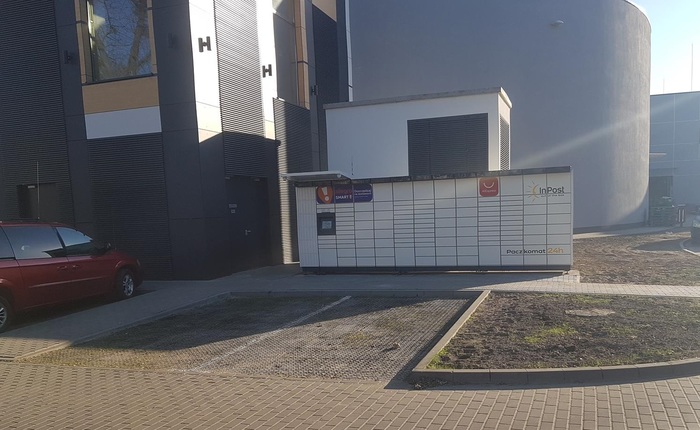 Paczkomat OTW05M Parking z boku Galerii