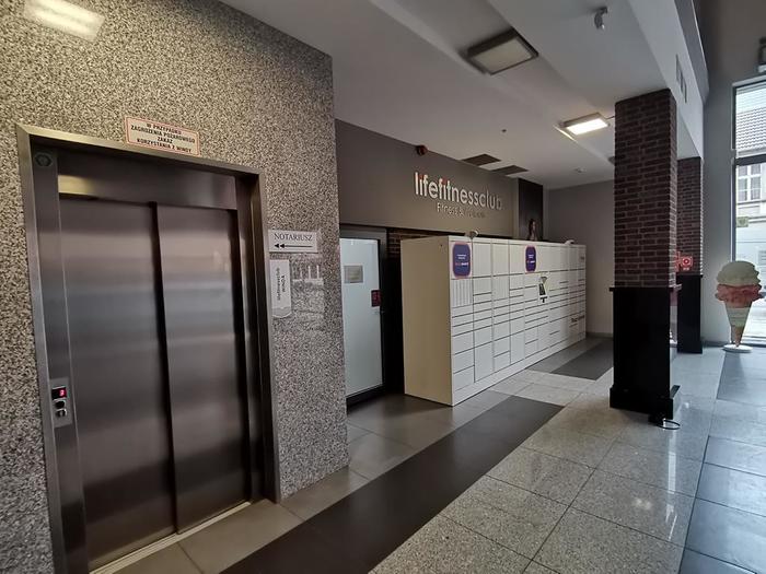 Paczkomat OWI01HO Przy wejściu do Galerii