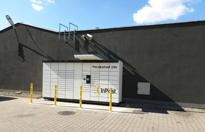 Parcel Locker OWI11N Na stacji paliw Circle K, za budynkiem