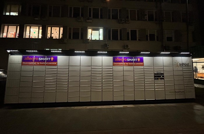 Paczkomat OZM01BAPP za Domem Kultury Uśmiech