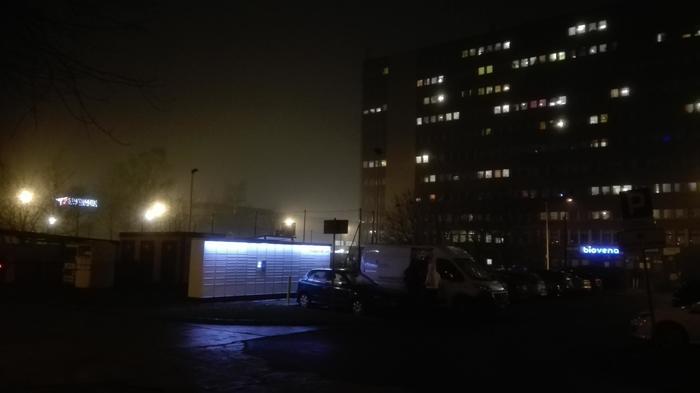 Paczkomat OZM02N Przy osiedlu Kabel, obok spółdzielni