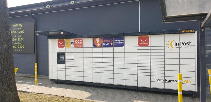 Paczkomat OZM03M Przy sklepie Carrefour Express