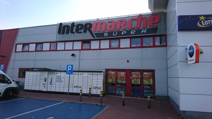 Paczkomat OZO01A Przy markecie Intermarche.