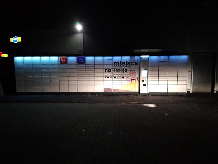 Paczkomat PAB01ML Na parkingu marketu Interamrche
