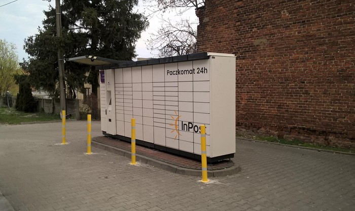 Paczkomat PAB03A Na końcu stacji LPG D&D, za myjnią
