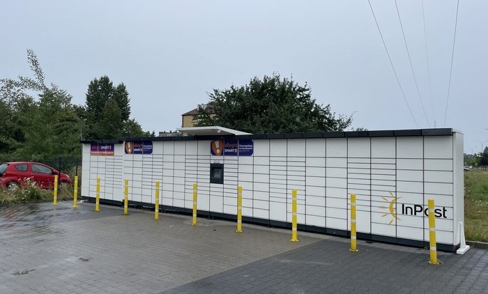 Поштомат PAB09M Na końcu parkingu sklepu Lidl