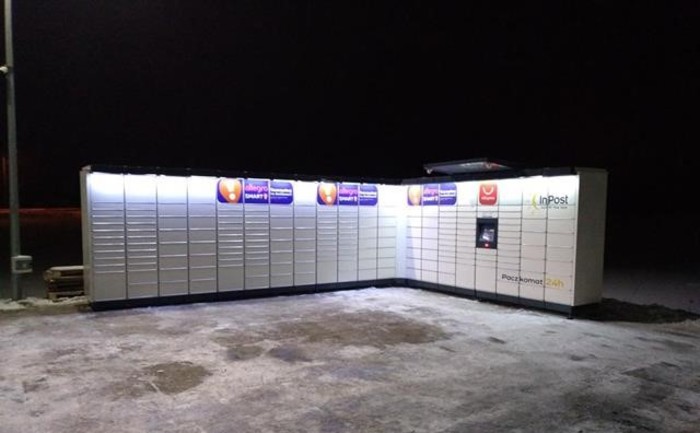 Paczkomat PAB14M Na końcu parkingu marketu OLMATfresh