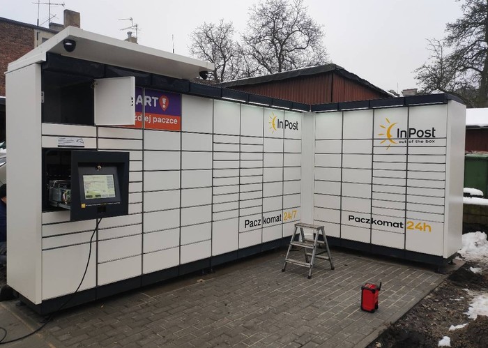 Parcel Locker PAB27M W ogrodzeniu posesji ul. Młynarska 3