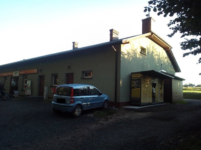 Paczkomat PAL01G Obok sklepu