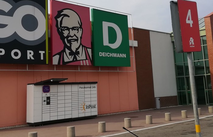 Paczkomat PCN01N Przy hipermarkecie Auchan