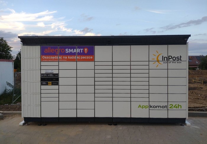 Parcel Locker PEI01BAPP Na parkingu